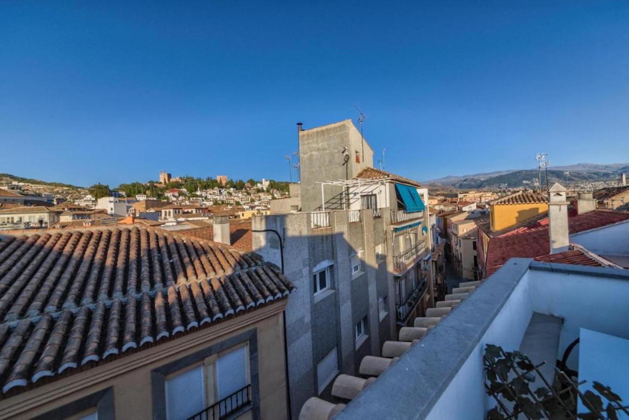 En Casco Historico Con Terraza Comunitaria Y Parking Opcional Granada