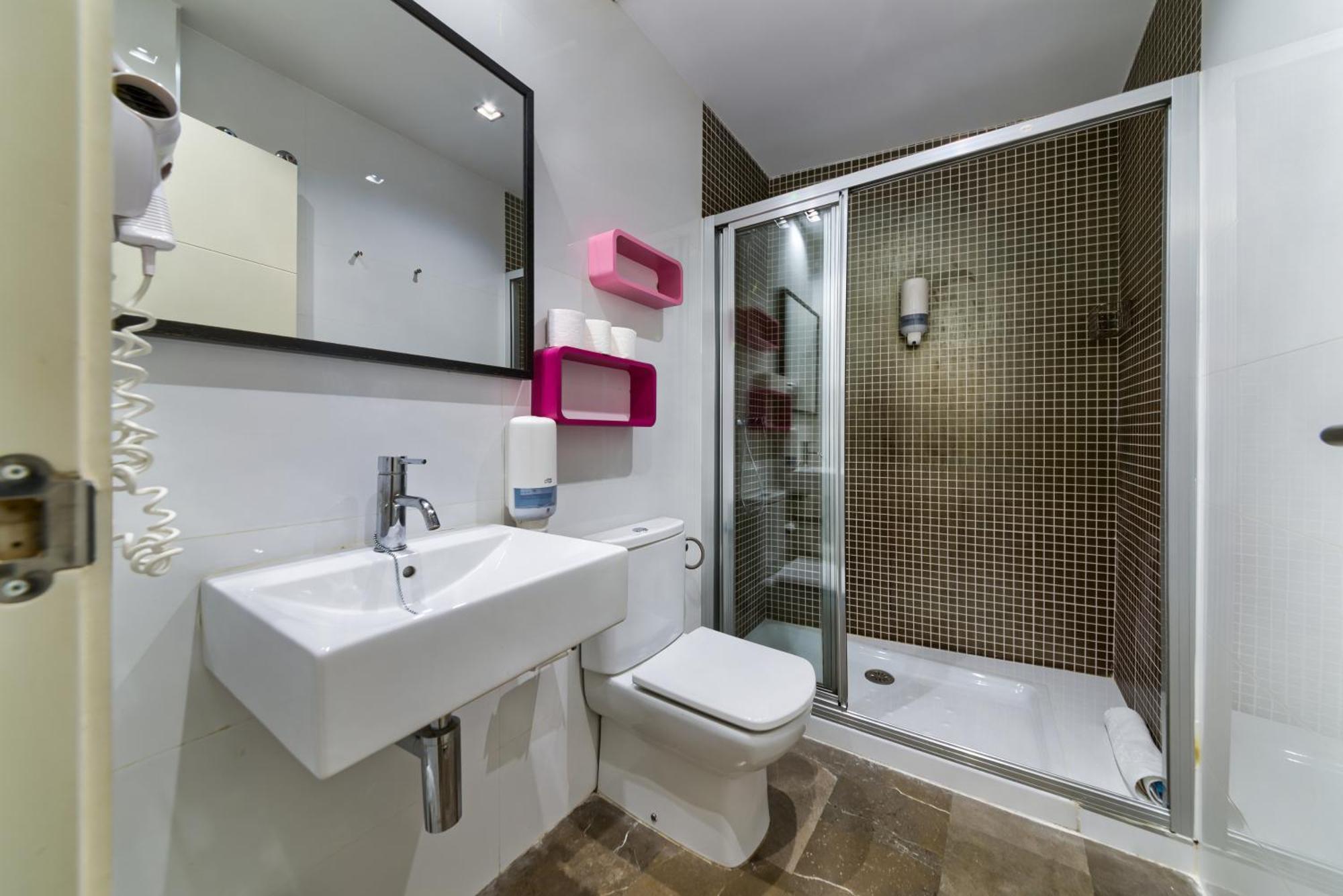 Apartment En Casco Historico Con Terraza Comunitaria Y Parking Opcional Granada